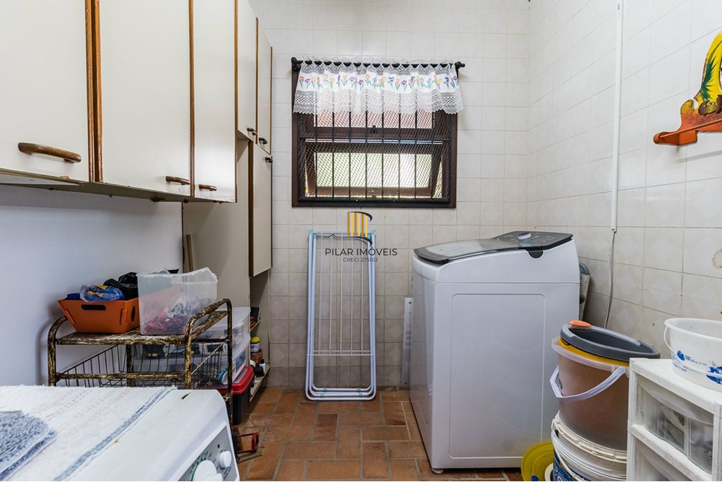 Casa 3 dormitórios no bairro Guarujá