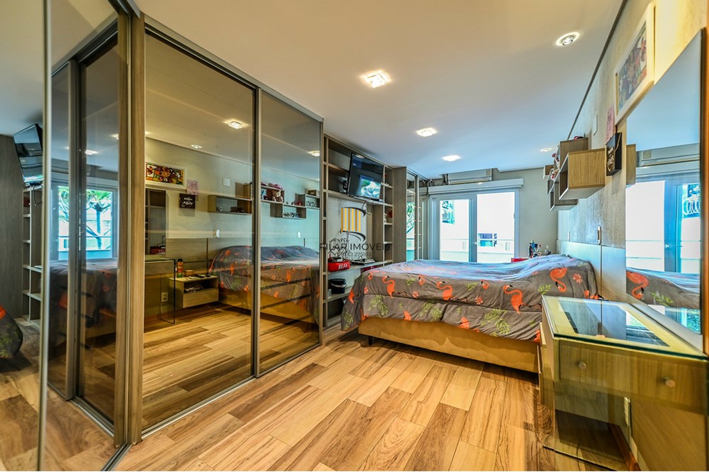 Casa 5 dormitórios no bairro Menino Deus