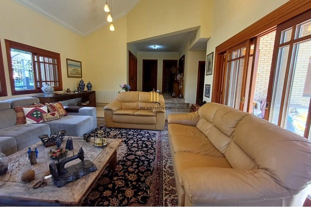 Casa 4 dormitórios no bairro Partenon