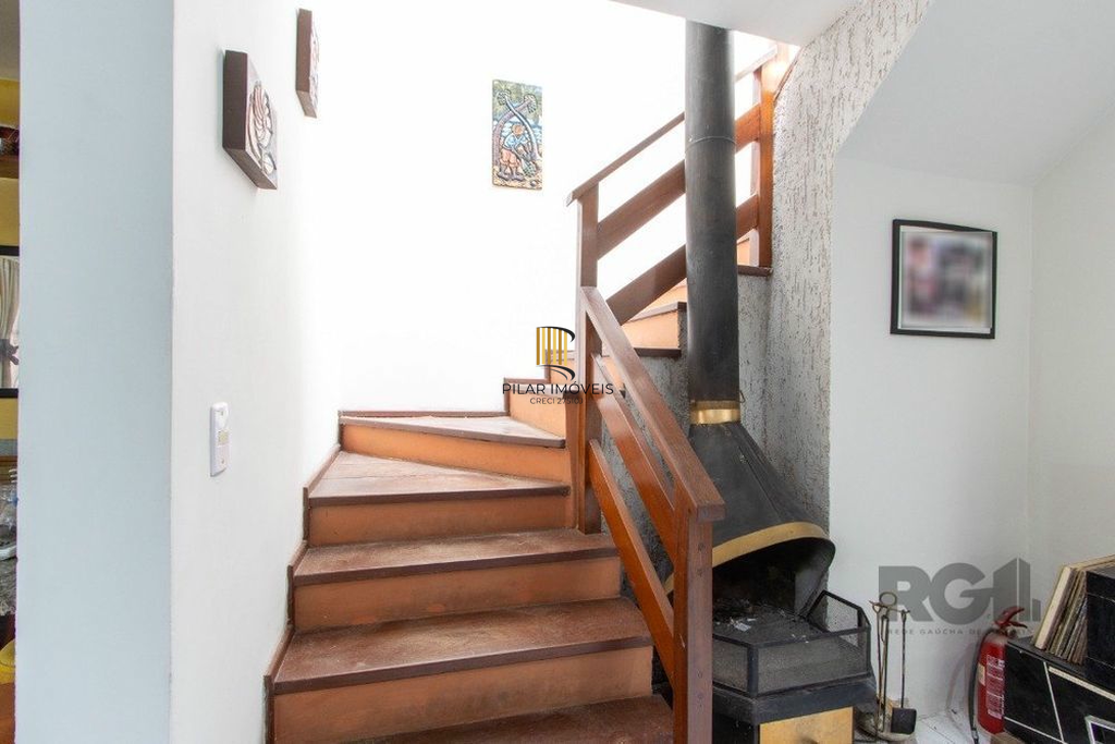 Casa 3 dormitórios no bairro Serraria
