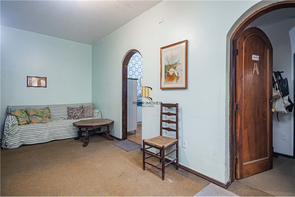 Casa 5 dormitórios no bairro Petrópolis