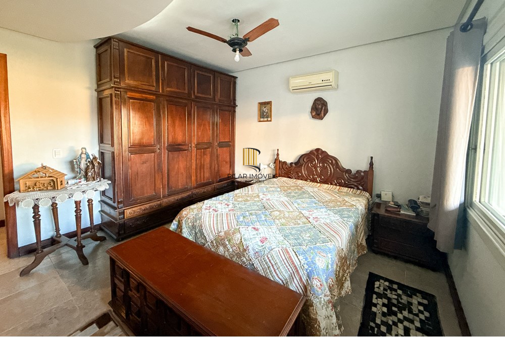 Casa 5 dormitórios no bairro Dihel