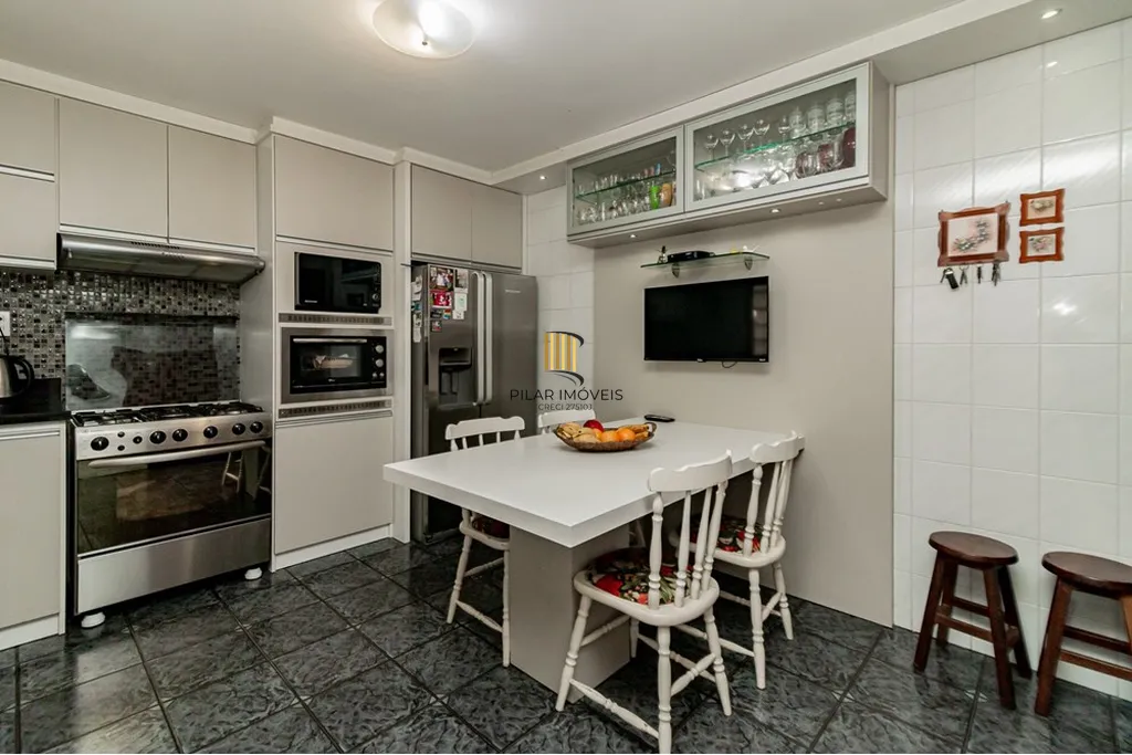 Casa 4 dormitórios no bairro Jardim Planalto