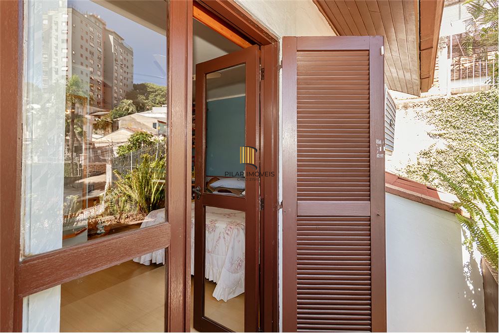 Casa 4 dormitórios no bairro Moinhos de Vento