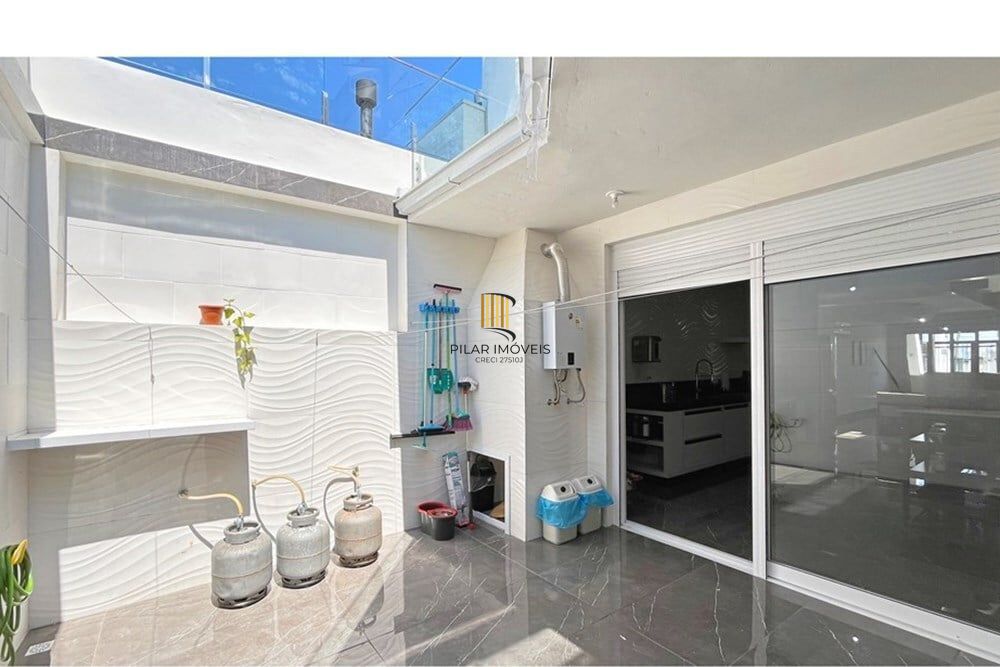 Casa 2 dormitórios no bairro Hípica