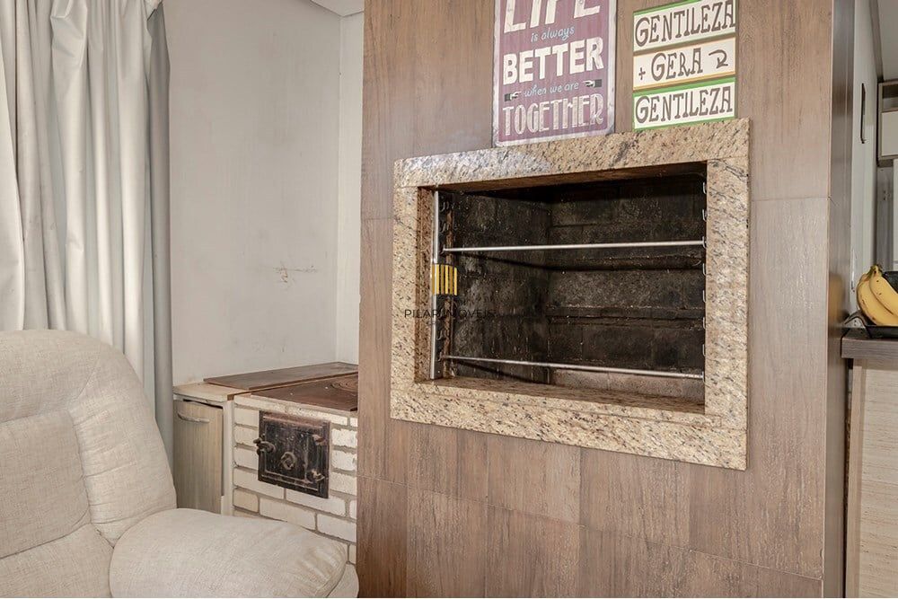 Casa 4 dormitórios no bairro Lomba do Pinheiro