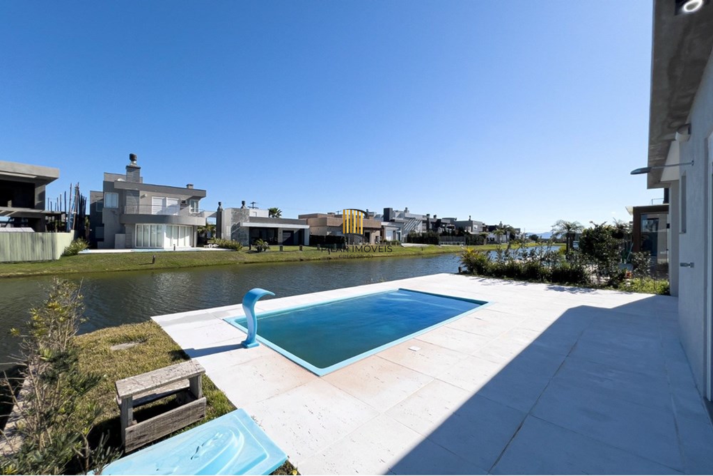 Casa de Condomínio 4 dormitórios no bairro Centro