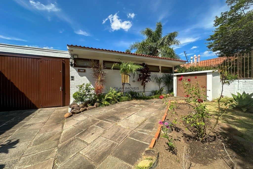Casa 3 dormitórios no bairro Três Figueiras