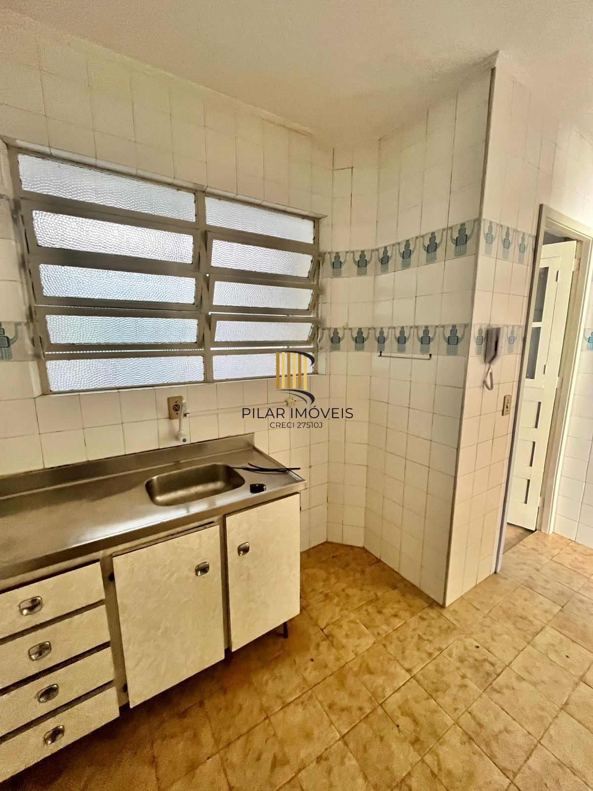 02 dorm, 73 m², sol da tarde, com vaga, dep e banho aux, no Passo da Areia