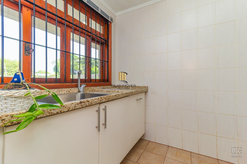 Casa 4 dormitórios no bairro Ipanema