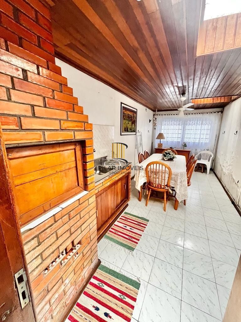 Vende-se apto térreo, com 03 dormitórios, sala com 02 ambientes