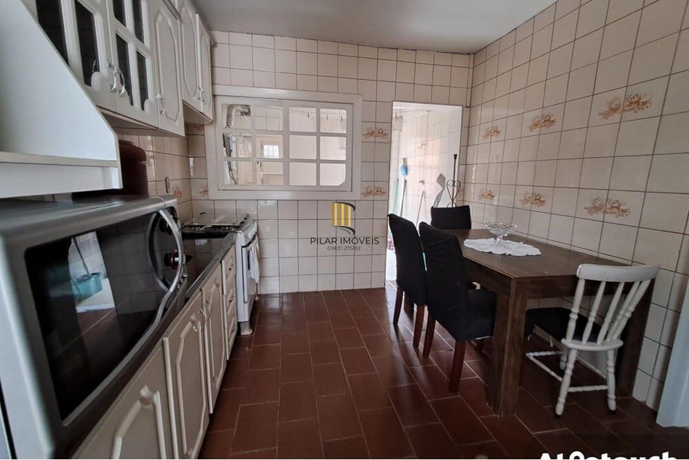 Casa 3 dormitórios no bairro Jardim Algarve