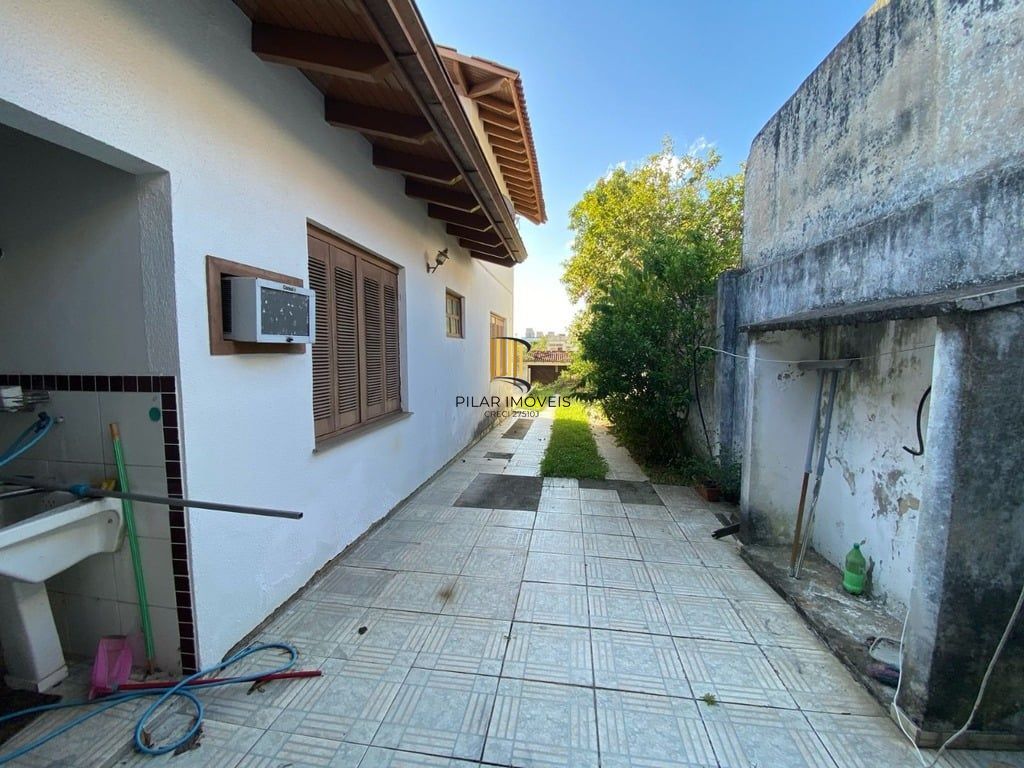 Casa 4 dormitórios no bairro Tristeza
