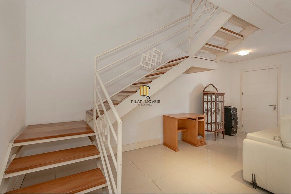 Casa 4 dormitórios no bairro Lomba do Pinheiro