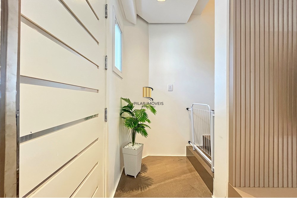 Casa 3 dormitórios no bairro Hípica