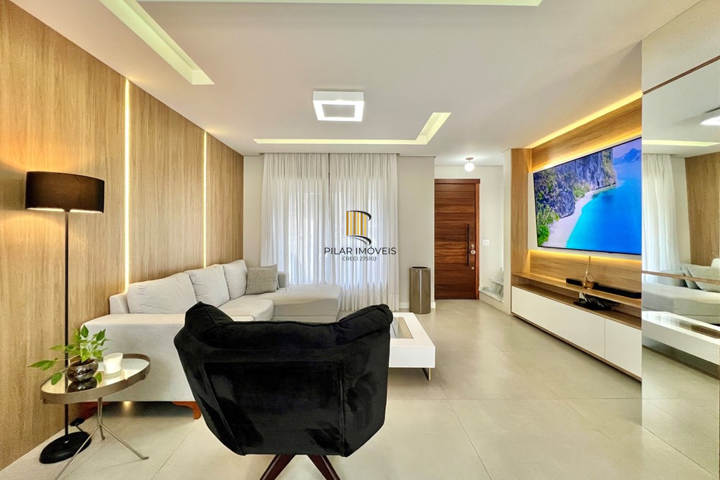 Casa 3 dormitórios no bairro Igara