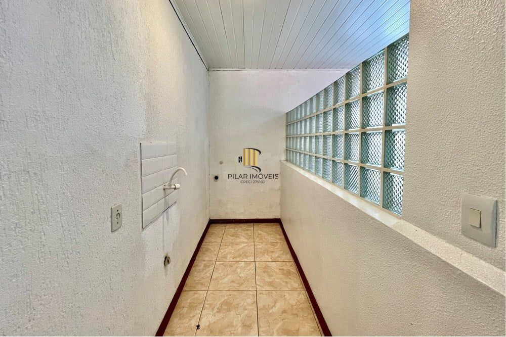 Casa 5 dormitórios no bairro Igara