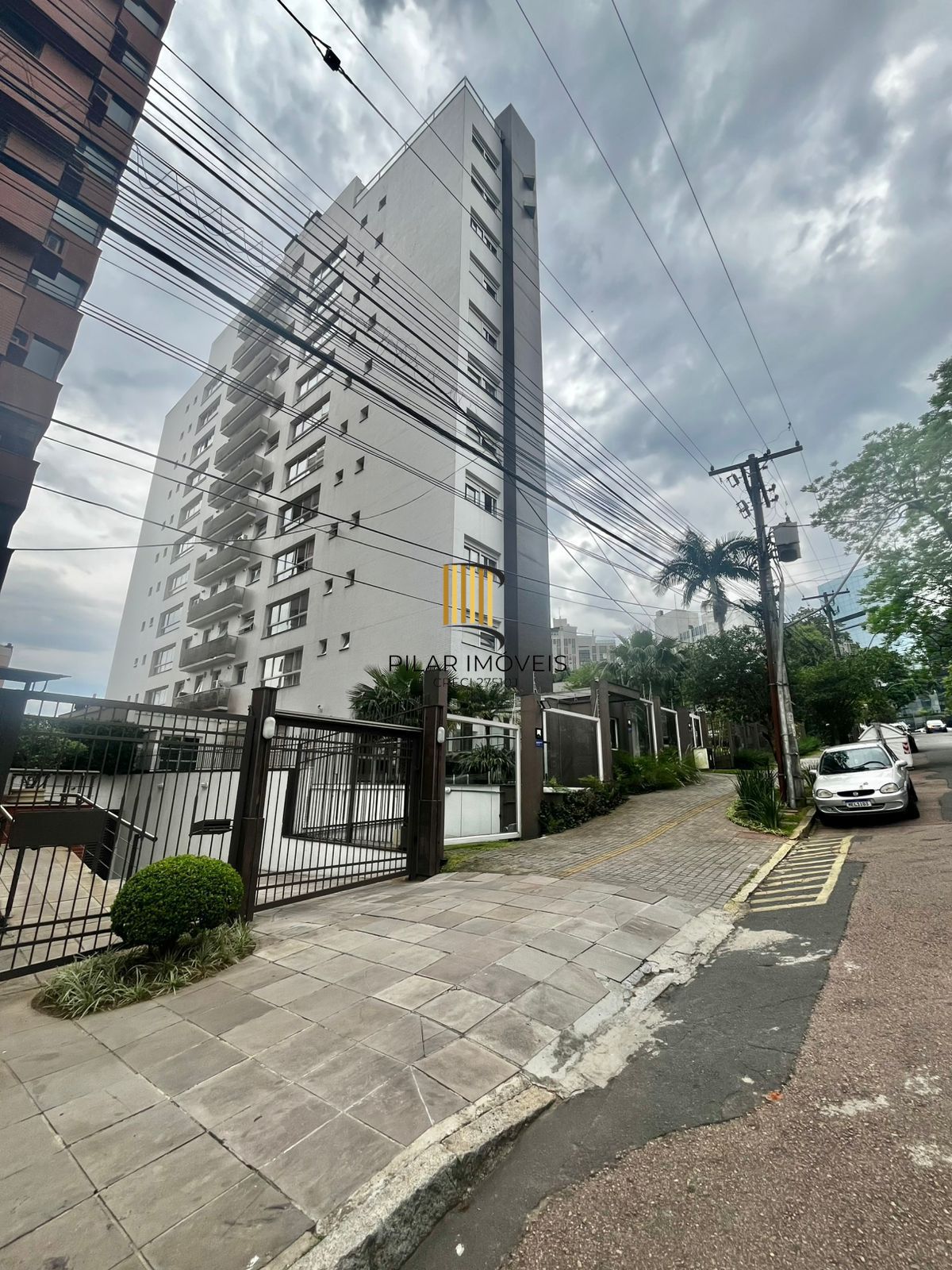 Apto de 03 dorm, sendo 01 suíte, 02 vagas, 103 m2, na João Obino, semi mobiliado