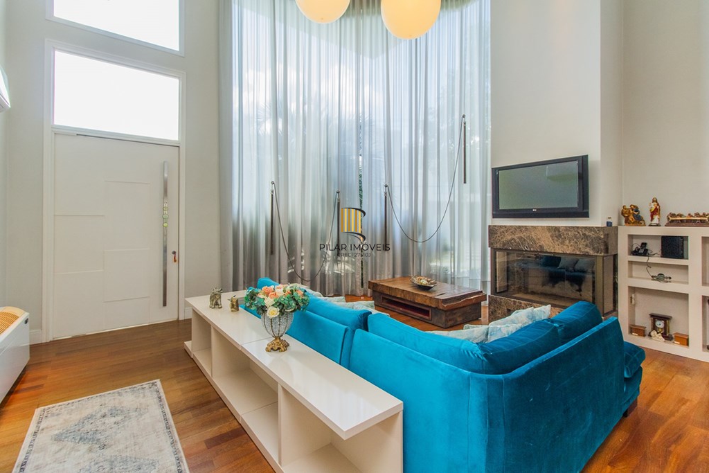 Casa 4 dormitórios no bairro Igara