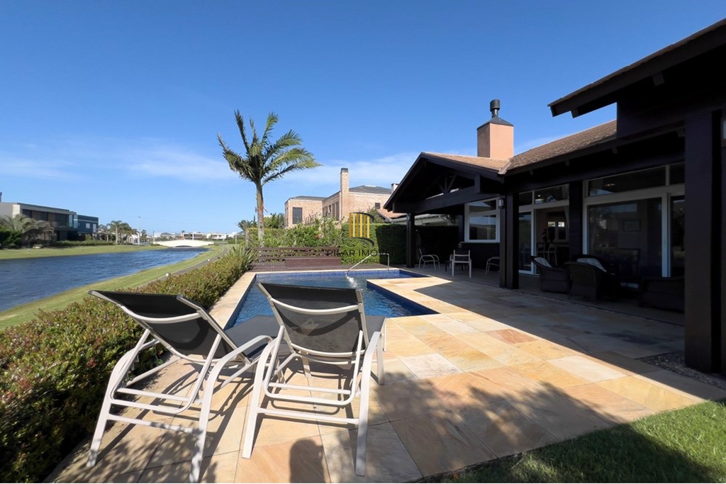 Casa de Condomínio 4 dormitórios no bairro Centro