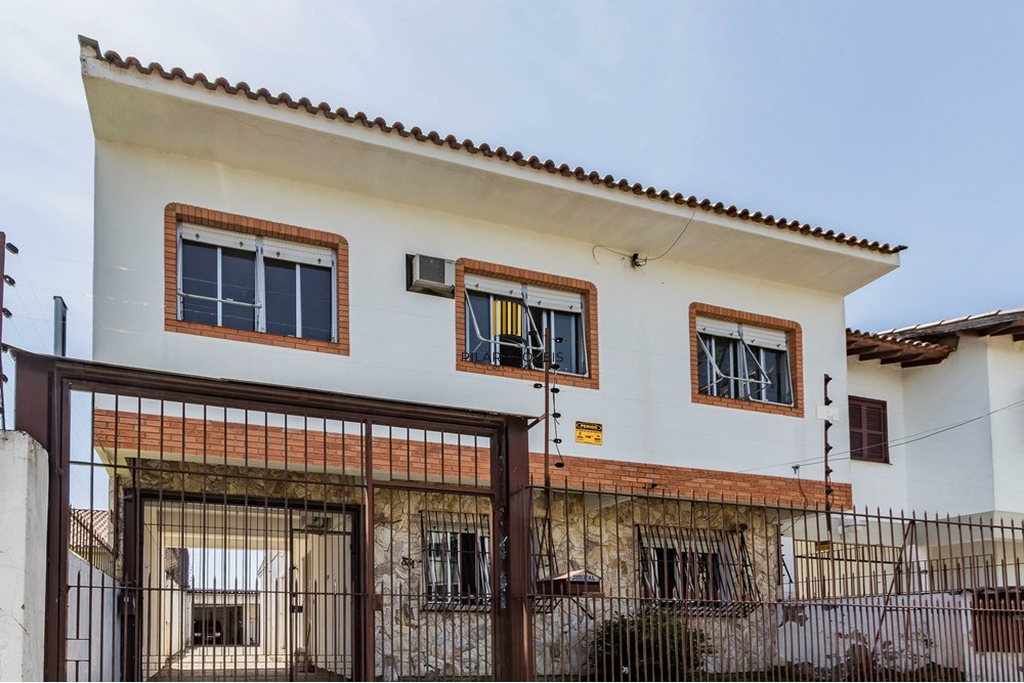 Casa 4 dormitórios no bairro Sarandi - Pilar Imóveis