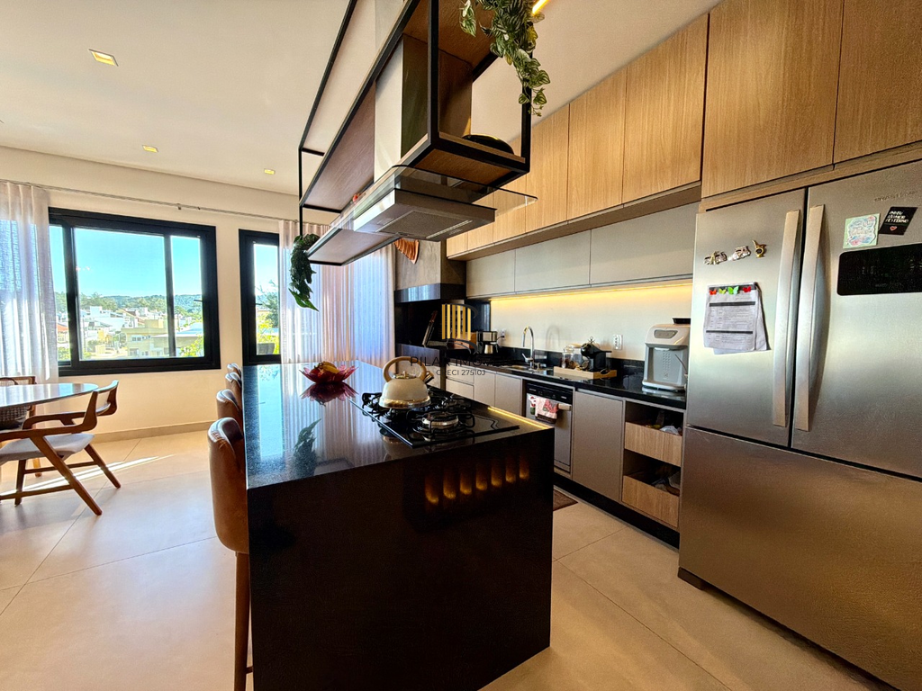 Casa 3 dormitórios no bairro Hípica