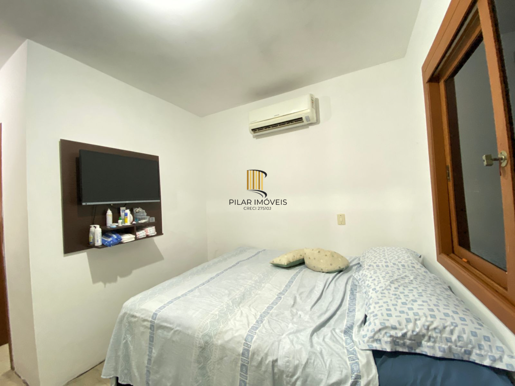 Casa 3 dormitórios no bairro Hípica