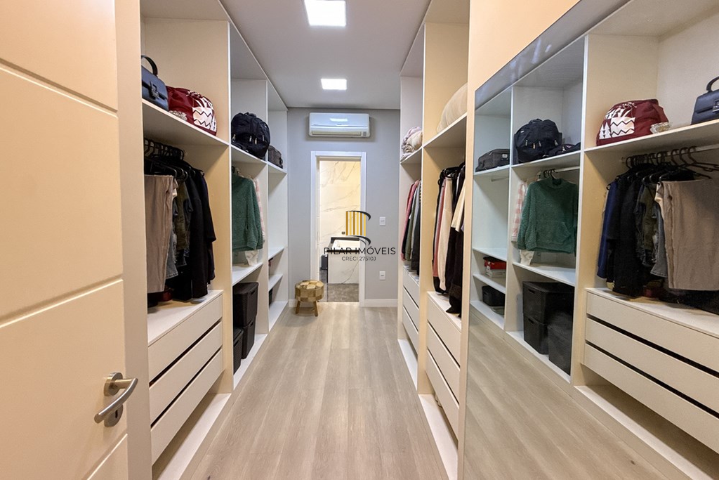 Casa 3 dormitórios no bairro Igara