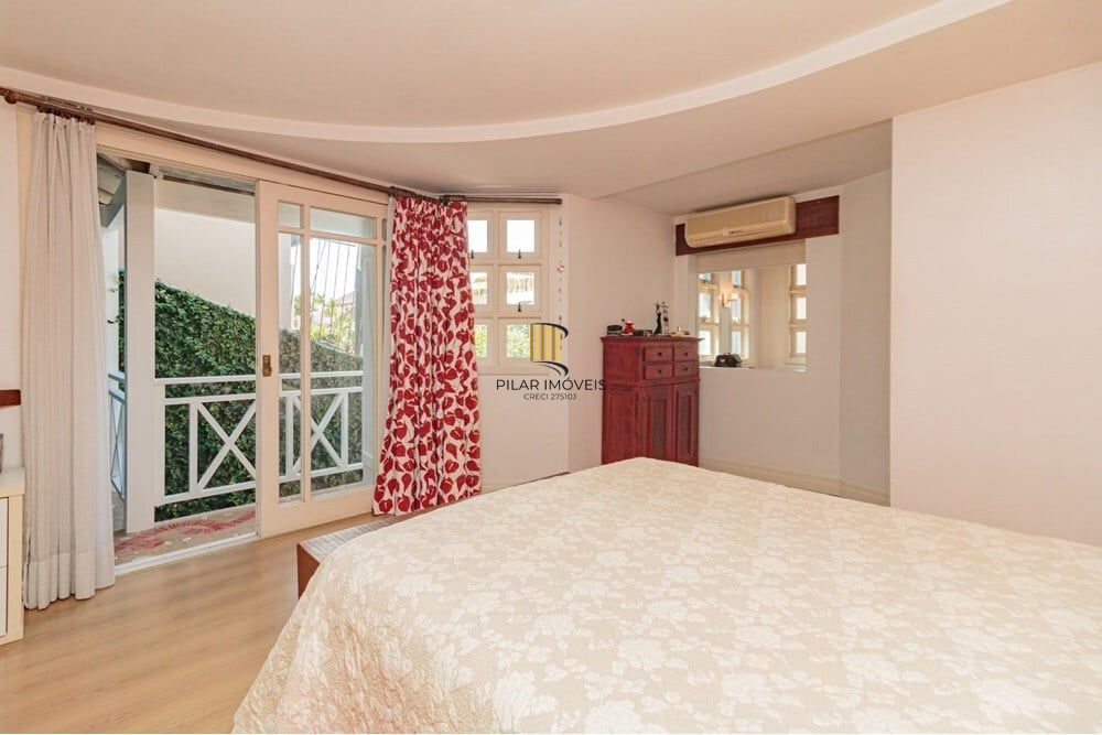 Casa 4 dormitórios no bairro Chácara das Pedras