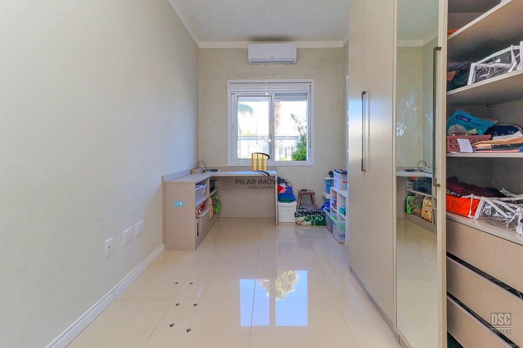 Casa 2 dormitórios no bairro Hípica