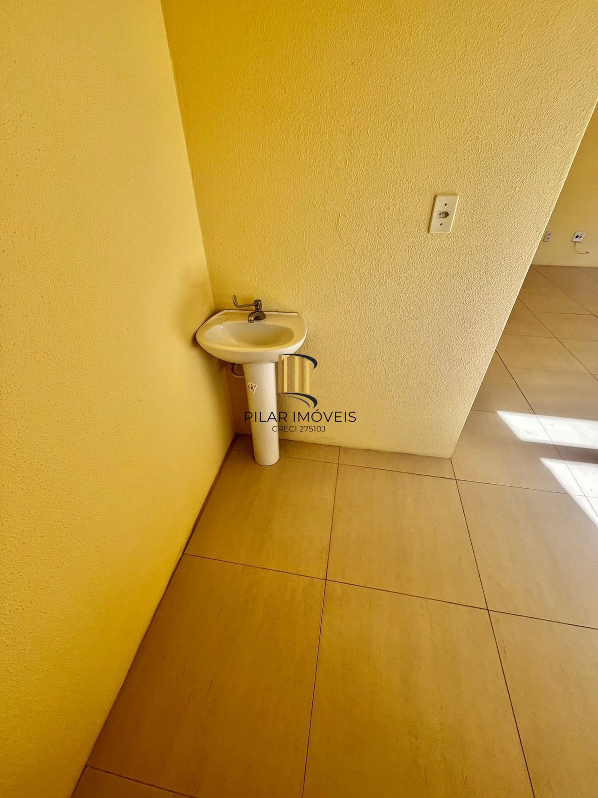 Sala comercial, Av Assis Brasil, 34 m², prédio com elevador, sala com banheiro