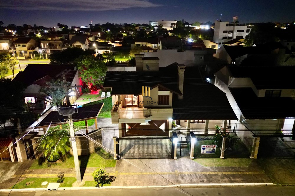 Casa 4 dormitórios no bairro Moinhos de Vento