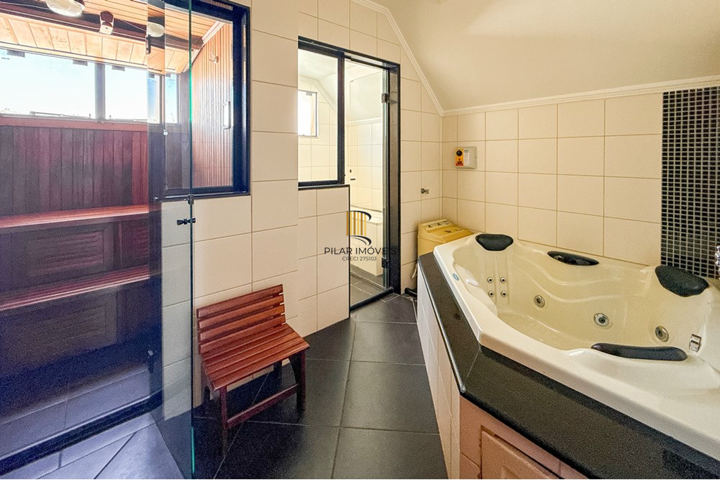 Casa 6 dormitórios no bairro Marechal Rondon