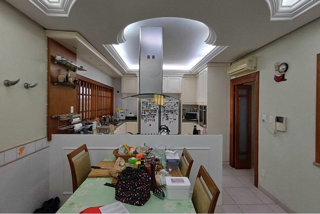 Casa 4 dormitórios no bairro Partenon