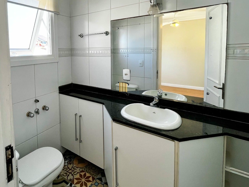 Casa 4 dormitórios no bairro Chácara das Pedras