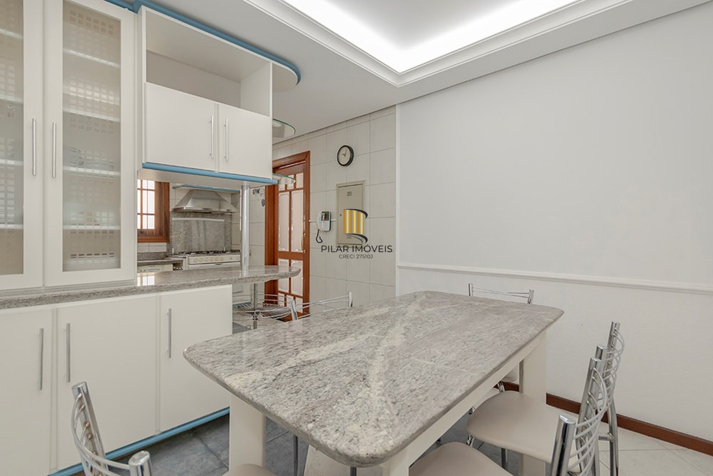 Casa 6 dormitórios no bairro Vila Jardim