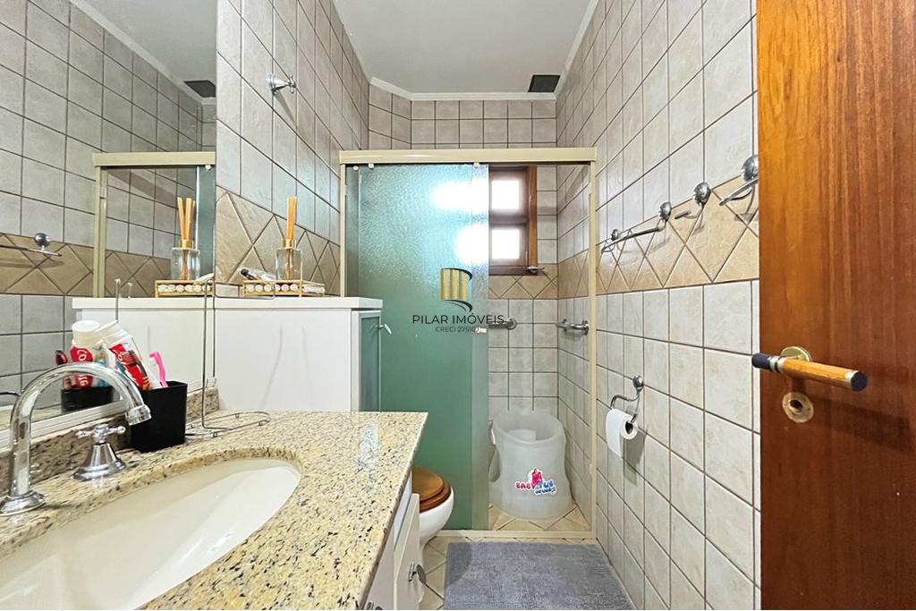 Casa de Condomínio 3 dormitórios no bairro Pedra Redonda