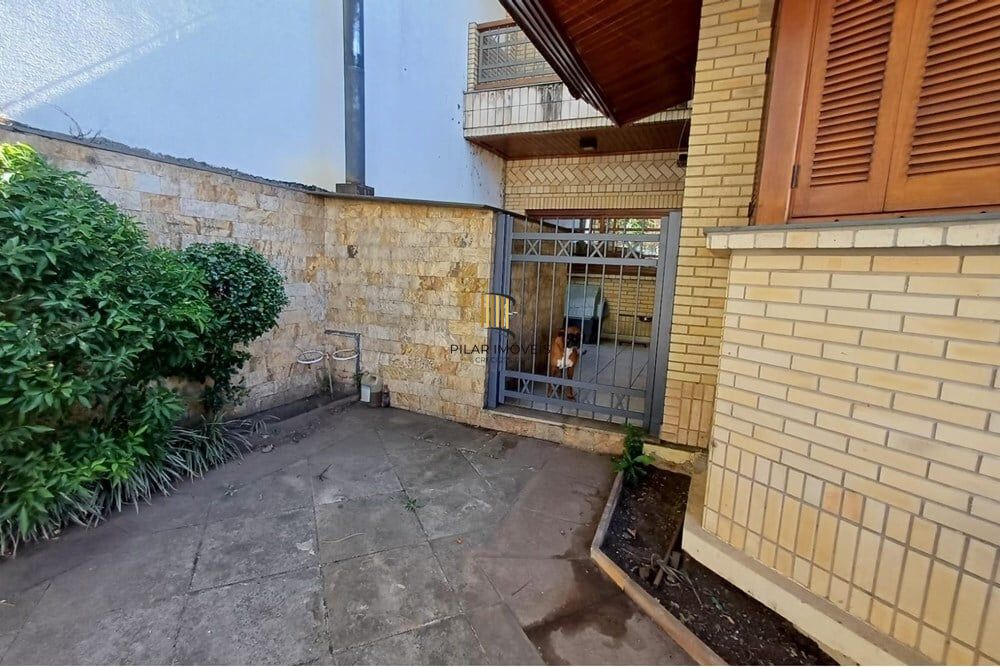 Casa 4 dormitórios no bairro Partenon