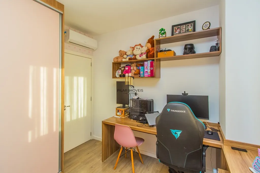 Casa 3 dormitórios no bairro Igara