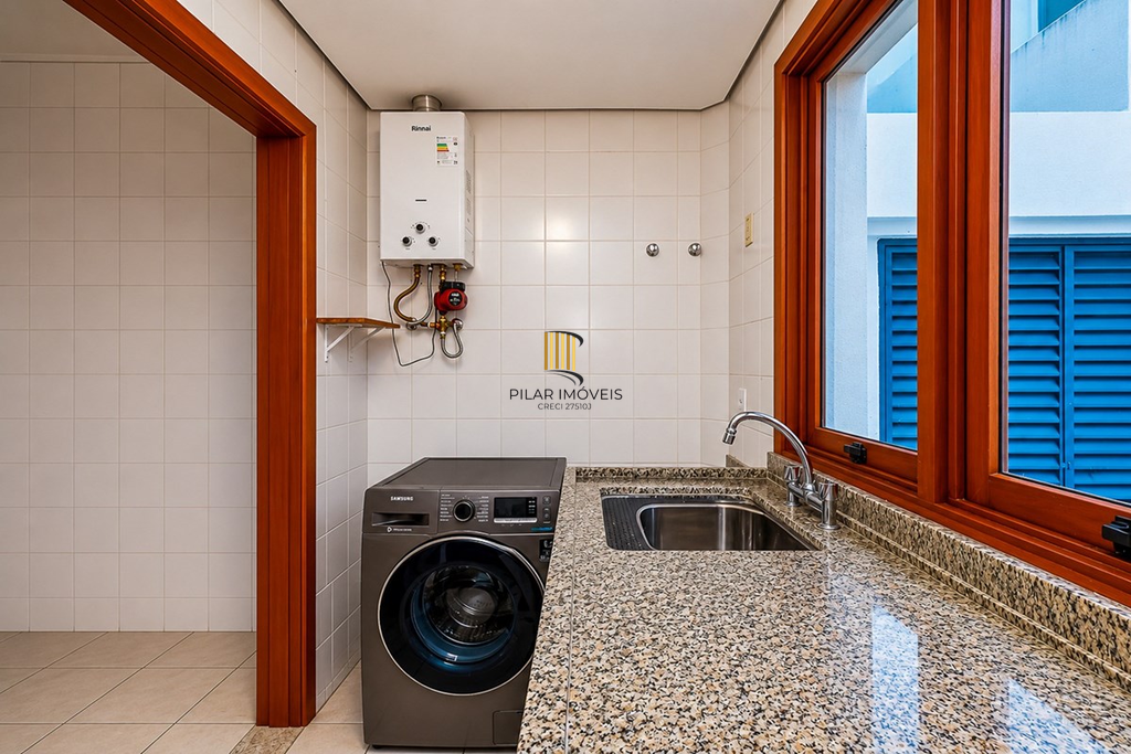 Casa de Condomínio 4 dormitórios no bairro Chácara das Pedras