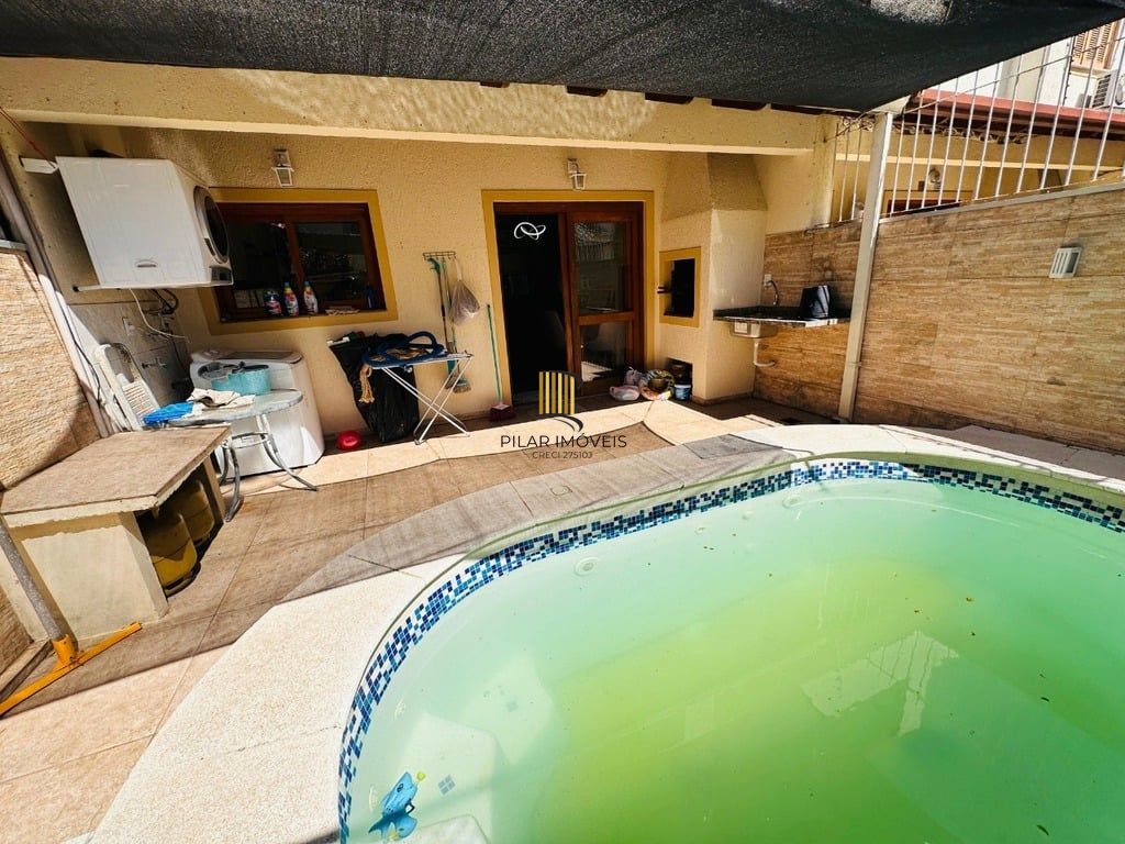 Casa 3 dormitórios no bairro Hípica