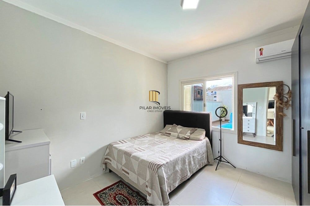 Casa 3 dormitórios no bairro Hípica
