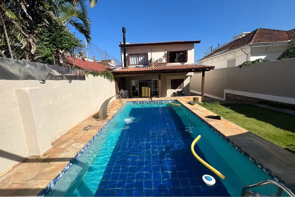 Casa 4 dormitórios no bairro Petrópolis