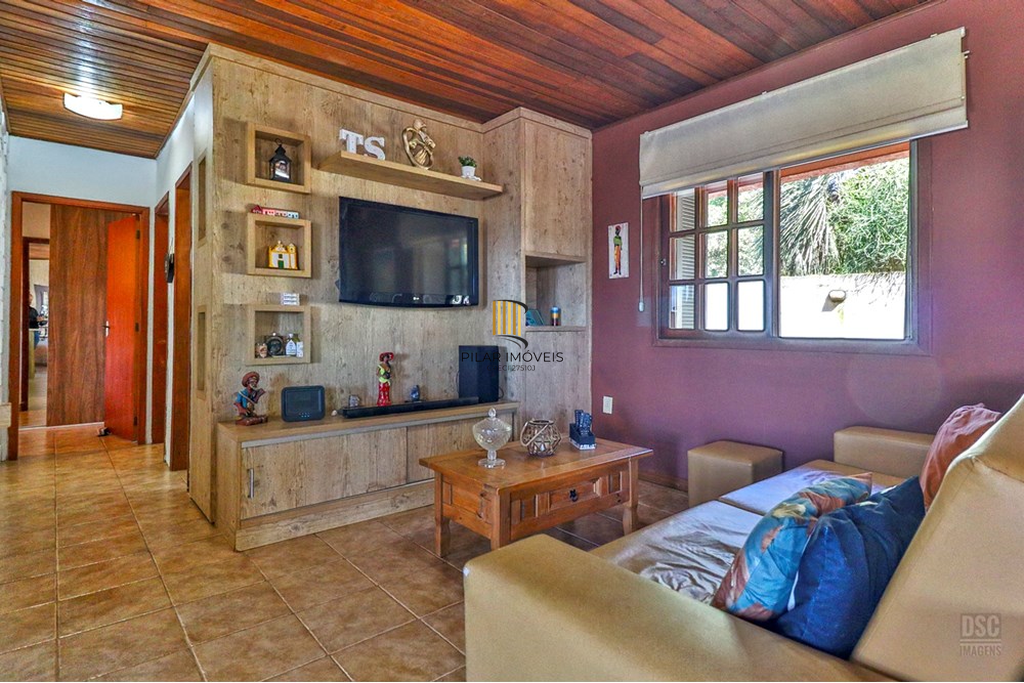 Casa 2 dormitórios no bairro Hípica