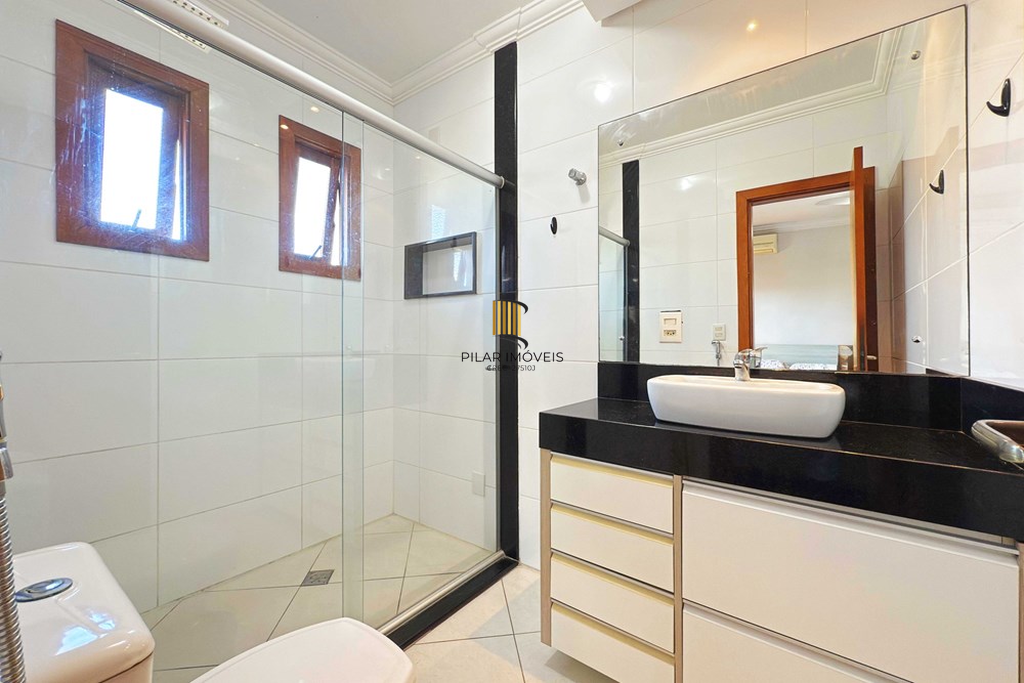 Casa 3 dormitórios no bairro Hípica