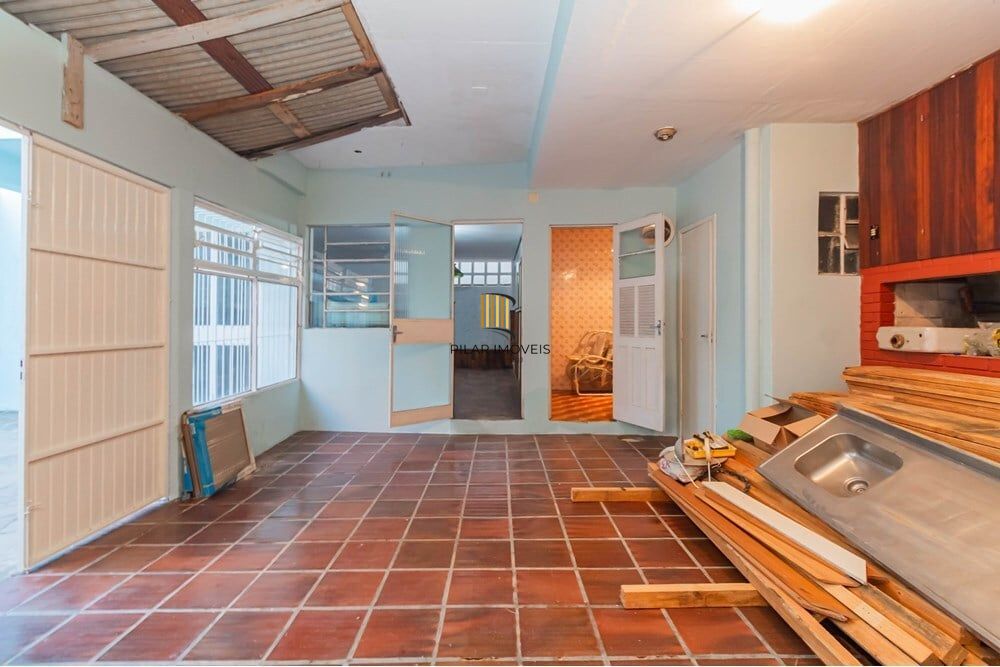 Casa 6 dormitórios no bairro Santana