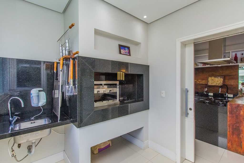 Casa 4 dormitórios no bairro Igara