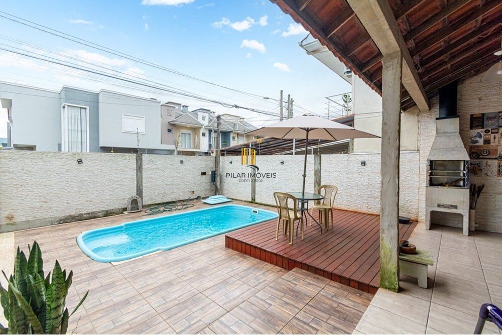 Casa 3 dormitórios no bairro Igara