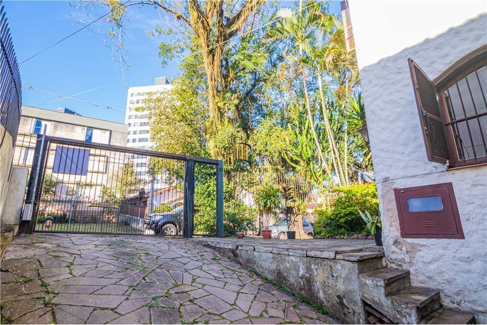 Casa 5 dormitórios no bairro Petrópolis