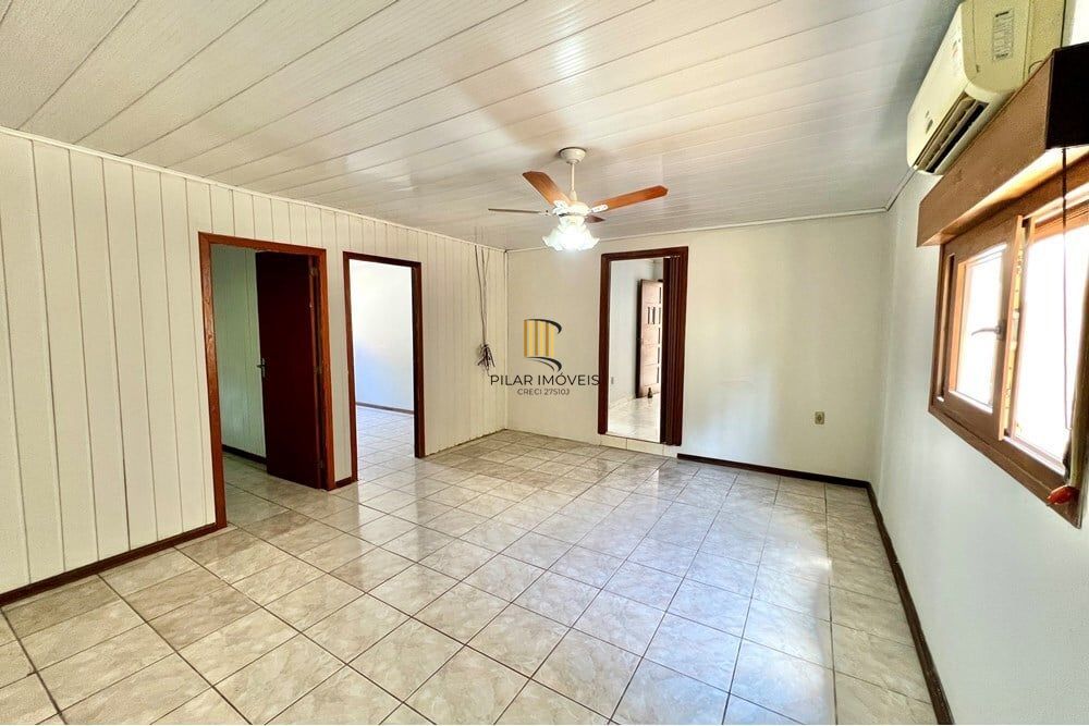 Casa 5 dormitórios no bairro Igara